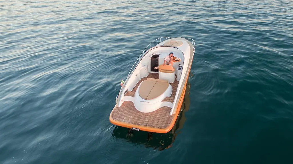 Lm House Boat Hotel Moniga del Garda 0*,