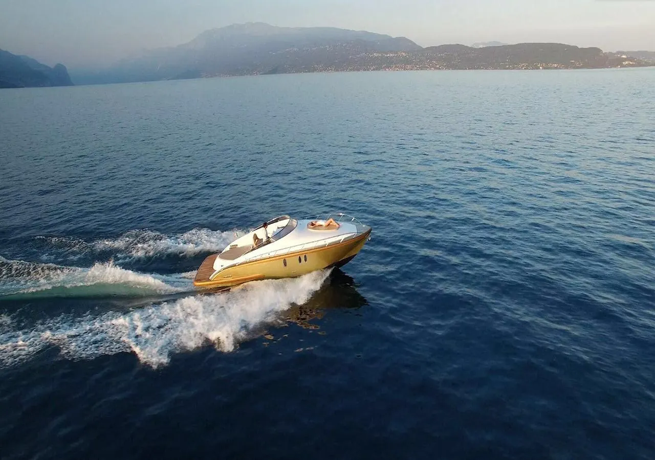 Botel Lm House Boat Hotel Moniga del Garda