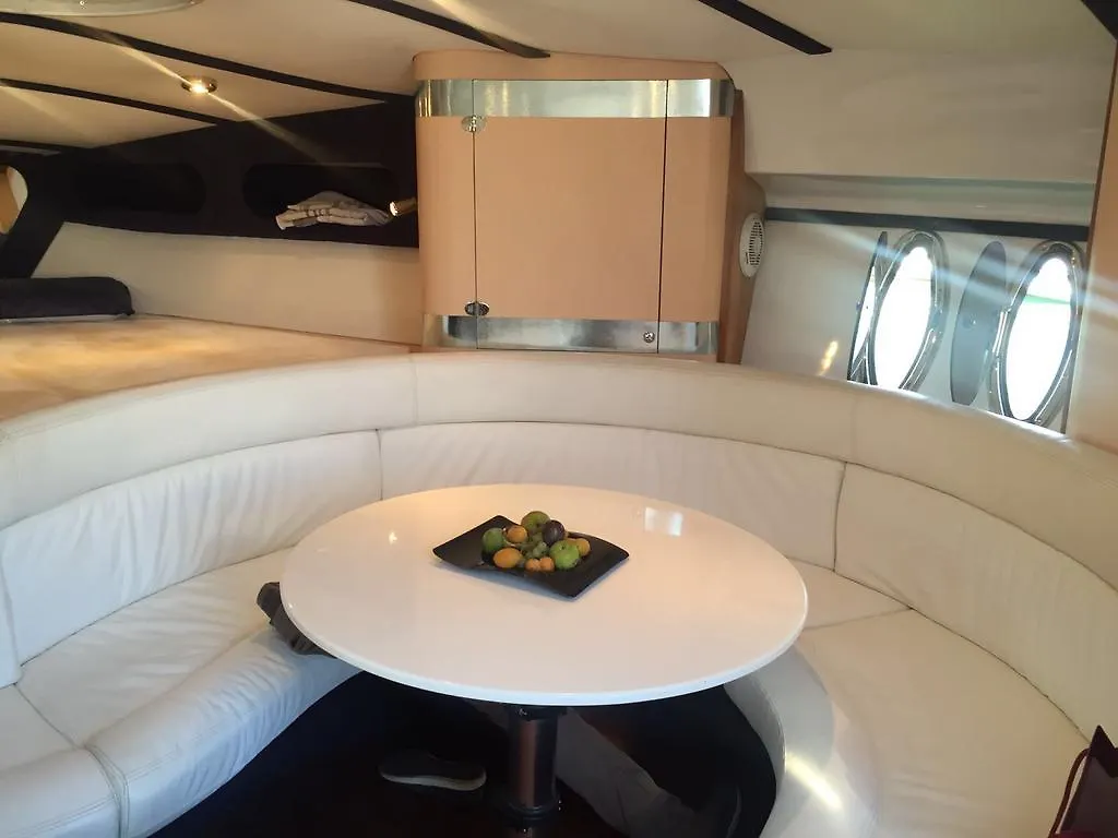 Lm House Boat Hotell Moniga del Garda 0*,  Italien