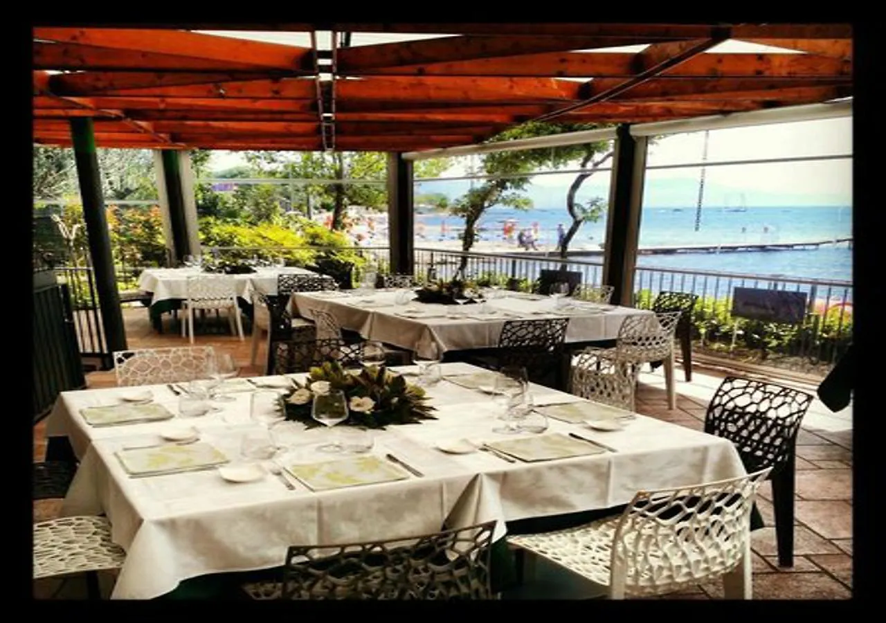 Lm House Boat Hotel Moniga del Garda Botel